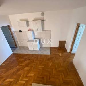 OPATIJA, BREGI - samostojeća kuća 400 m2 + okućnica 826 m2 + 3 garaže s pogledom na more! PRILIKA!