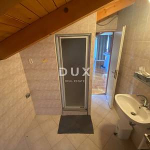 OPATIJA, BREGI - samostojeća kuća 400 m2 + okućnica 826 m2 + 3 garaže s pogledom na more! PRILIKA!