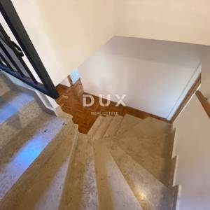 OPATIJA, BREGI - samostojeća kuća 400 m2 + okućnica 826 m2 + 3 garaže s pogledom na more! PRILIKA!