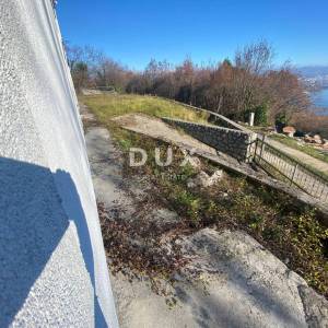 OPATIJA, BREGI - samostojeća kuća 400 m2 + okućnica 826 m2 + 3 garaže s pogledom na more! PRILIKA!