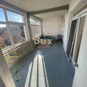 OPATIJA, BREGI - samostojeća kuća 400 m2 + okućnica 826 m2 + 3 garaže s pogledom na more! PRILIKA!