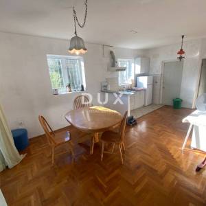 OPATIJA, BREGI - samostojeća kuća 400 m2 + okućnica 826 m2 + 3 garaže s pogledom na more! PRILIKA!