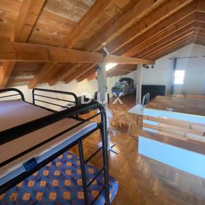 OPATIJA, BREGI - samostojeća kuća 400 m2 + okućnica 826 m2 + 3 garaže s pogledom na more! PRILIKA!