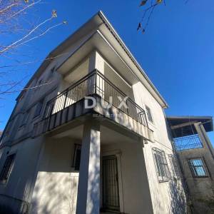 OPATIJA, BREGI - samostojeća kuća 400 m2 + okućnica 826 m2 + 3 garaže s pogledom na more! PRILIKA!