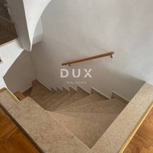 OPATIJA, BREGI - samostojeća kuća 400 m2 + okućnica 826 m2 + 3 garaže s pogledom na more! PRILIKA!