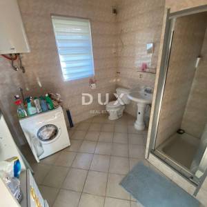 OPATIJA, BREGI - samostojeća kuća 400 m2 + okućnica 826 m2 + 3 garaže s pogledom na more! PRILIKA!