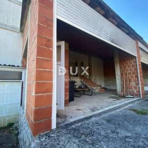 OPATIJA, BREGI - samostojeća kuća 400 m2 + okućnica 826 m2 + 3 garaže s pogledom na more! PRILIKA!