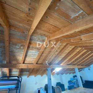 OPATIJA, BREGI - samostojeća kuća 400 m2 + okućnica 826 m2 + 3 garaže s pogledom na more! PRILIKA!