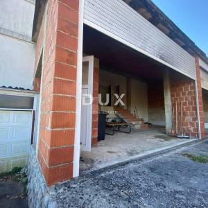 OPATIJA, BREGI - samostojeća kuća 400 m2 + okućnica 826 m2 + 3 garaže s pogledom na more! PRILIKA!