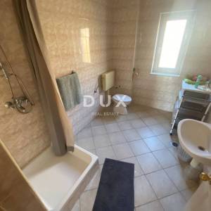 OPATIJA, BREGI - samostojeća kuća 400 m2 + okućnica 826 m2 + 3 garaže s pogledom na more! PRILIKA!