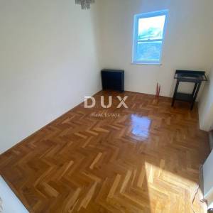 OPATIJA, BREGI - samostojeća kuća 400 m2 + okućnica 826 m2 + 3 garaže s pogledom na more! PRILIKA!