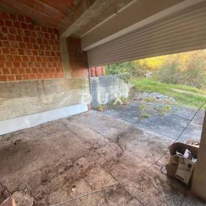 OPATIJA, BREGI - samostojeća kuća 400 m2 + okućnica 826 m2 + 3 garaže s pogledom na more! PRILIKA!