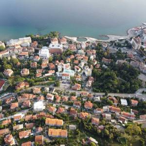 OPATIJA, CENTAR- građevinsko zemljište 1900m2 s GRAĐ. DOZVOLOM s panoramskim pogledom na more za obiteljsku kuću/ villu/ stambe...
