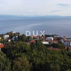 OPATIJA, CENTAR- građevinsko zemljište 1900m2 s GRAĐ. DOZVOLOM s panoramskim pogledom na more za obiteljsku kuću/ villu/ stambe...