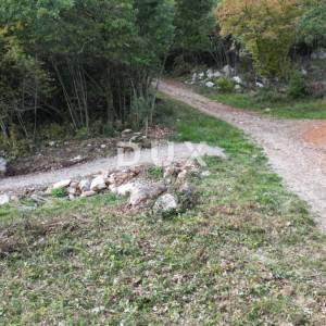 OPATIJA, CENTAR- građevinsko zemljište 1900m2 s GRAĐ. DOZVOLOM s panoramskim pogledom na more za obiteljsku kuću/ villu/ stambe...