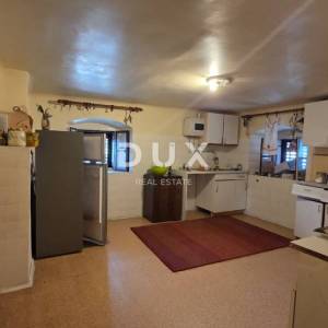 OPATIJA, CENTAR - HITNO!!!!  Stan za renovaciju, 3S+DB 117m2