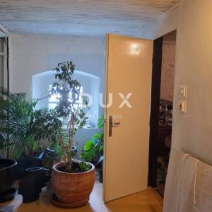 OPATIJA, CENTAR - HITNO!!!!  Stan za renovaciju, 3S+DB 117m2