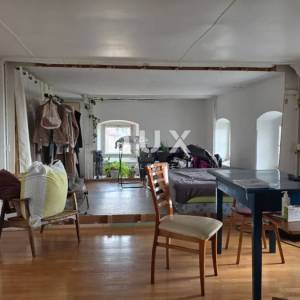 OPATIJA, CENTAR - HITNO!!!!  Stan za renovaciju, 3S+DB 117m2