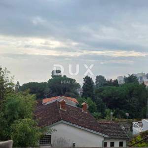 OPATIJA, CENTAR - HITNO!!!!  Stan za renovaciju, 3S+DB 117m2