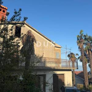 OPATIJA, CENTAR - samostojeća kuća s otvorenim pogledom na more i parkingom iznad centra