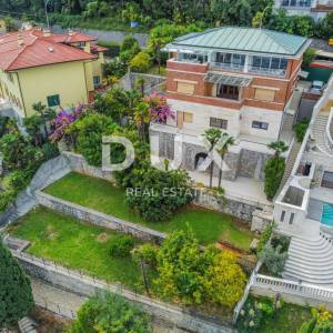 OPATIJA, CENTAR - vila prvi red do mora blizu centra Opatije