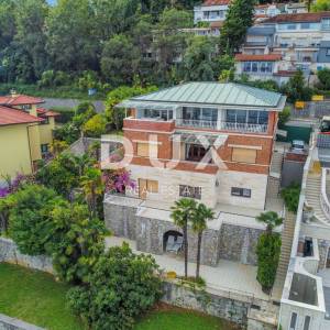 OPATIJA, CENTAR - vila prvi red do mora blizu centra Opatije
