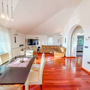 OPATIJA, IČIĆI - penthouse u predivnoj vili iznad Mariott resorta, garaža, 300m od plaže