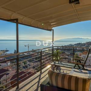 OPATIJA, IČIĆI - penthouse u predivnoj vili iznad Mariott resorta, garaža, 300m od plaže