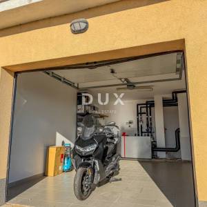 OPATIJA, IČIĆI - penthouse u predivnoj vili iznad Mariott resorta, garaža, 300m od plaže