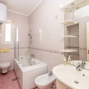 OPATIJA - Komforan dvosobni stan u etaži vile