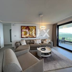 OPATIJA, LOVRAN - ekskluzivan stan s panoramskim pogledom i bazenom