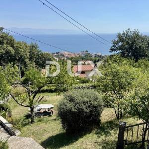 OPATIJA, LOVRAN - novo - 2 prekrasna građevinska zemljišta za obiteljsku kuću ili vilu s bazenom s pogledom na more