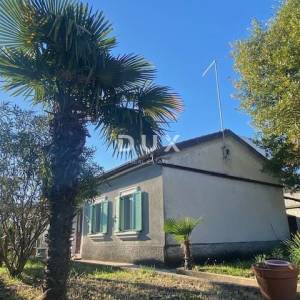 OPATIJA, MATULJI, CENTAR - samostojeća kuća + okućnica na odličnoj lokaciji! PRILIKA!