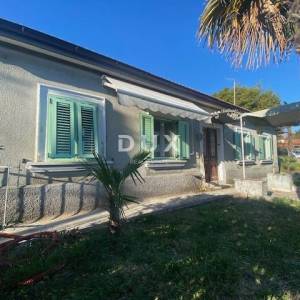 OPATIJA, MATULJI, CENTAR - samostojeća kuća + okućnica na odličnoj lokaciji! PRILIKA!