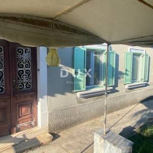 OPATIJA, MATULJI, CENTAR - samostojeća kuća + okućnica na odličnoj lokaciji! PRILIKA!
