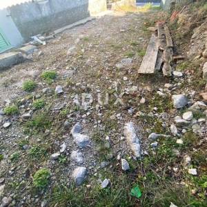 OPATIJA, MATULJI, CENTAR - samostojeća kuća + okućnica na odličnoj lokaciji! PRILIKA!