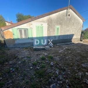 OPATIJA, MATULJI, CENTAR - samostojeća kuća + okućnica na odličnoj lokaciji! PRILIKA!