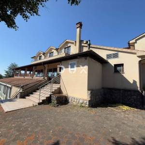 OPATIJA, MATULJI, ŠAPJANE - samostojeća kuća ( poslovna zgrada 780 m2 ) + 3.484 m2 okućnice! PRILIKA!