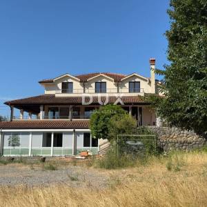 OPATIJA, MATULJI, ŠAPJANE - samostojeća kuća ( poslovna zgrada 780 m2 ) + 3.484 m2 okućnice! PRILIKA!