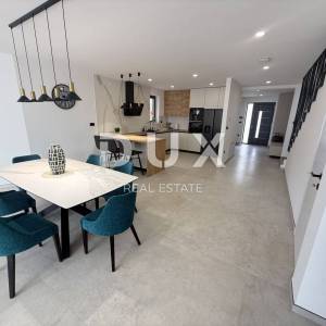 OPATIJA, POBRI - Villa u nizu, pogled, bazen!