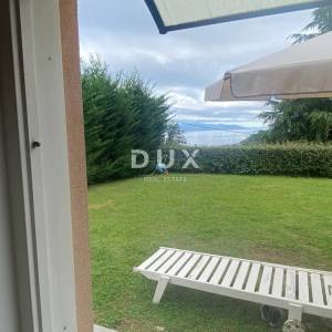 OPATIJA, VEPRINAC - stan 2S+DB, 82 m2 u prizemlju s bazenom i pogledom na more + okućnica! PRILIKA!