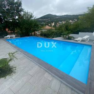 OPATIJA, VEPRINAC - stan 2S+DB, 82 m2 u prizemlju s bazenom i pogledom na more + okućnica! PRILIKA!