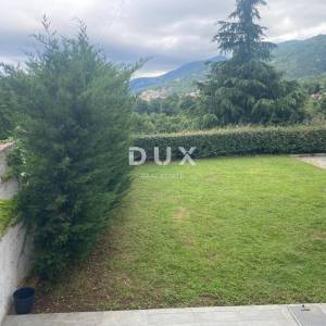 OPATIJA, VEPRINAC - stan 2S+DB, 82 m2 u prizemlju s bazenom i pogledom na more + okućnica! PRILIKA!