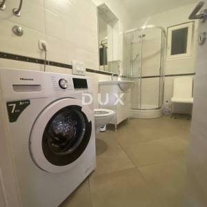 OPATIJA, VEPRINAC - stan 2S+DB, 82 m2 u prizemlju s bazenom i pogledom na more + okućnica! PRILIKA!