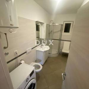 OPATIJA, VEPRINAC - stan 2S+DB, 82 m2 u prizemlju s bazenom i pogledom na more + okućnica! PRILIKA!