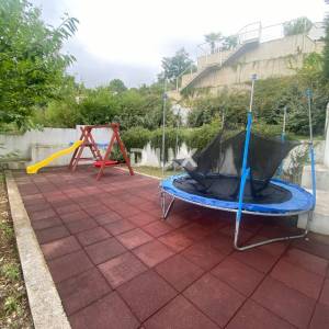 OPATIJA, VEPRINAC - stan 2S+DB, 82 m2 u prizemlju s bazenom i pogledom na more + okućnica! PRILIKA!