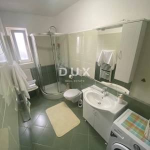 OPATIJA, VEPRINAC - stan 2S+DB, 82 m2 u prizemlju s bazenom i pogledom na more + okućnica! PRILIKA!