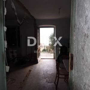 OPATIJA, VOLOSKO - stan 81m2 s pogledom na more + pripadajuća okućnica 150 m2