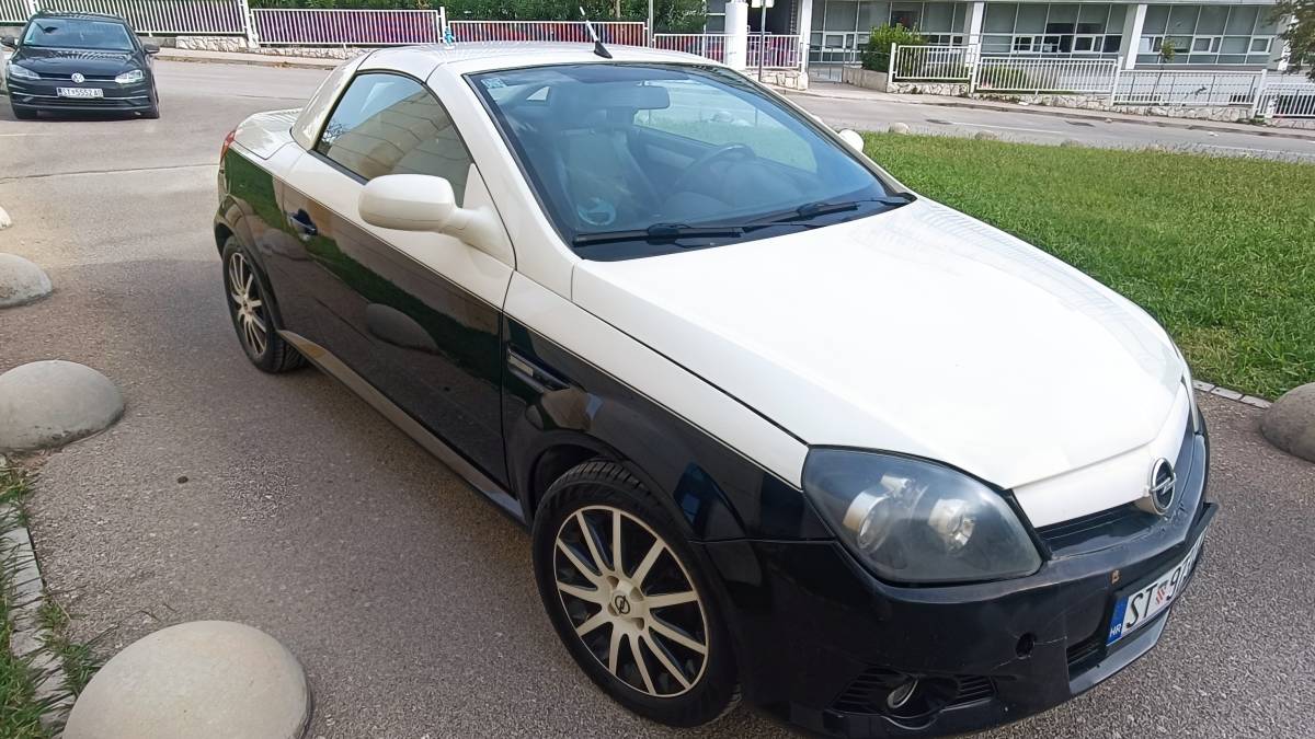 Opel Tigra 1.4 i reg do 11 mj 178000 km 2004 godina mala potrošnja