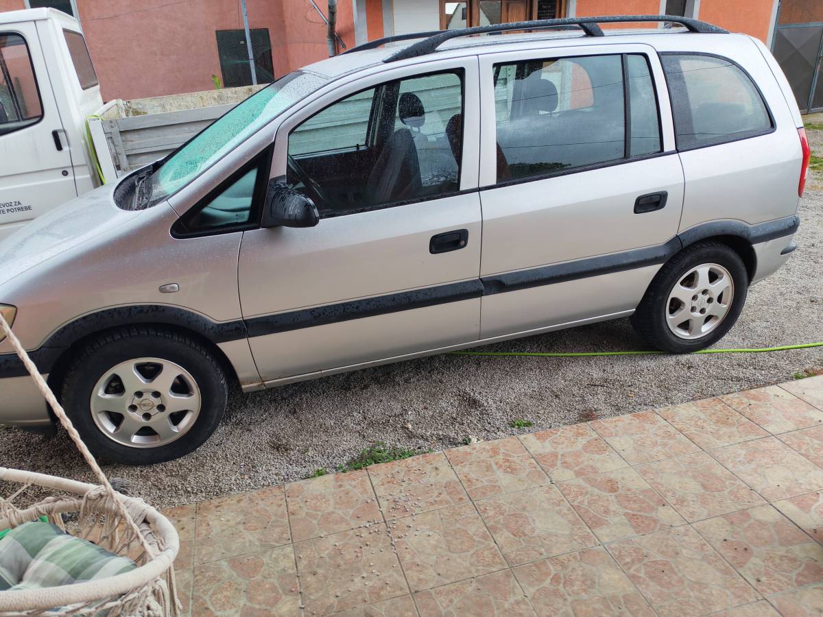 Opel zafira 1.6 16v benzin plin